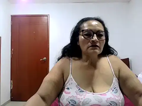 Snapshot of _Cristal chatting on November 8, 2025, 4:05 am Cristal online show from November 8, 2025, 4:05 am