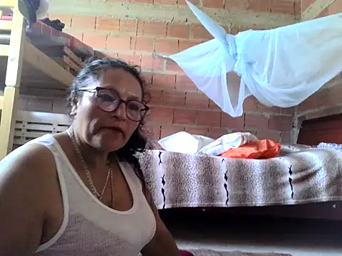 Snapshot of _Cristal chatting on October 9, 2025, 2:28 pm Cristal online show from October 9, 2025, 2:28 pm