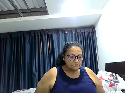 Snapshot of _Cristal chatting on November 30, 2025, 2:56 am Cristal online show from November 30, 2025, 2:56 am