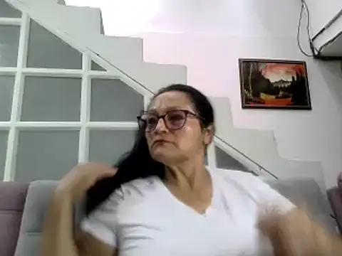 Snapshot of _Cristal chatting on November 3, 2025, 4:10 pm Cristal online show from November 3, 2025, 4:10 pm