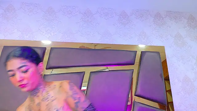 EmilieLake online show from December 3, 2025, 8:52 pm