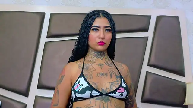 EmilieLake online show from July 16, 2026, 7:44 pm