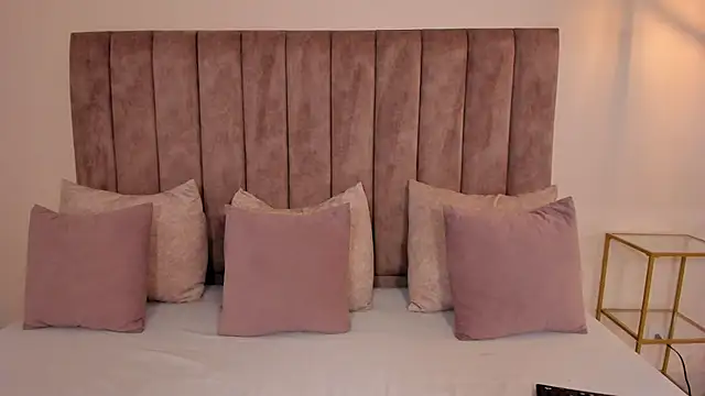 amber colliiins online show from August 4, 2026, 5:39 pm