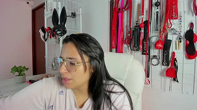 Snapshot of _adahara_queen chatting on November 22, 2025, 4:00 am adahara queen online show from November 22, 2025, 4:00 am