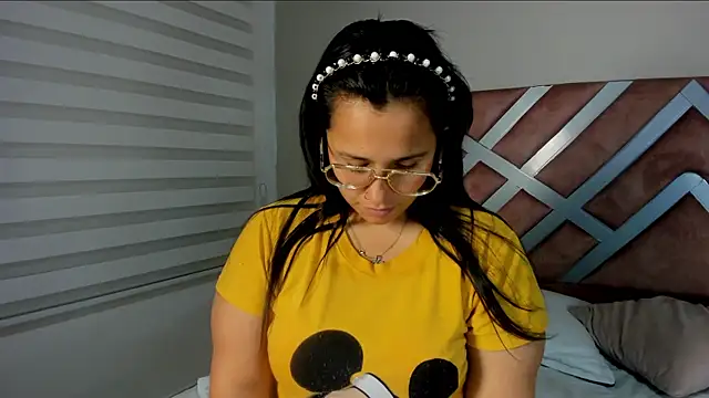 Snapshot of _adahara_queen chatting on October 20, 2025, 5:42 am adahara queen online show from October 20, 2025, 5:42 am