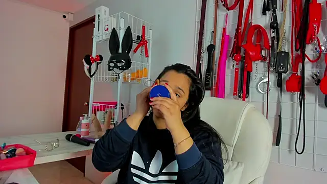 Snapshot of _adahara_queen chatting on November 19, 2025, 3:50 am adahara queen online show from November 19, 2025, 3:50 am