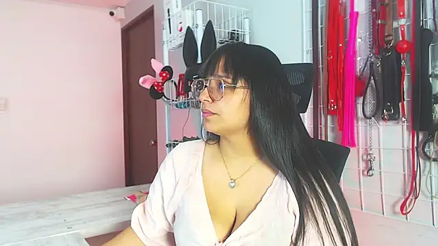 Snapshot of _adahara_queen chatting on November 26, 2025, 3:50 am adahara queen online show from November 26, 2025, 3:50 am