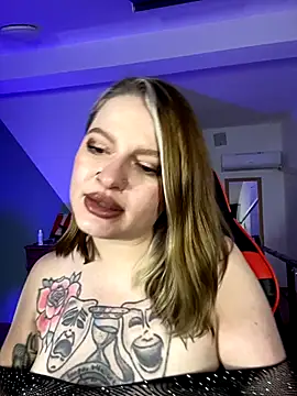 Mia Kamp online show from October 19, 2025, 5:48 pm