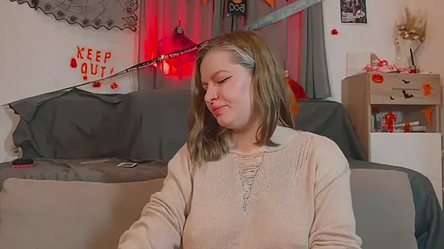 Mia Kamp online show from October 28, 2025, 5:56 pm