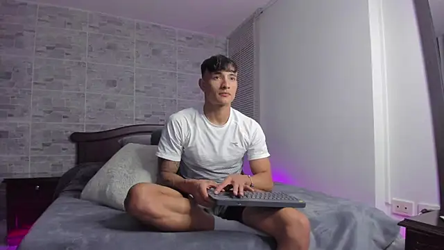 Snapshot of DavisFirb chatting on October 10, 2025, 2:45 am DavisFirb online show from October 10, 2025, 2:45 am