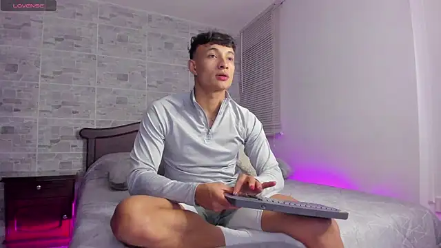 Snapshot of DavisFirb chatting on November 21, 2025, 2:43 am DavisFirb online show from November 21, 2025, 2:43 am