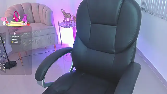 issi loren online show from October 10, 2025, 2:40 pm