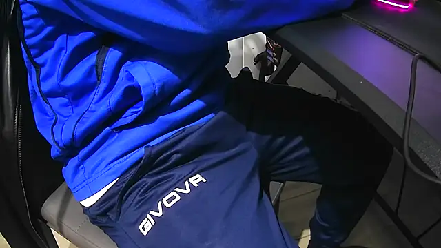 Snapshot of Pennellone98 chatting on November 7, 2025, 2:10 pm Pennellone98 online show from November 7, 2025, 2:10 pm