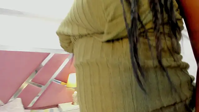 Snapshot of SulyClarck chatting on November 10, 2025, 2:11 pm SulyClarck online show from November 10, 2025, 2:11 pm