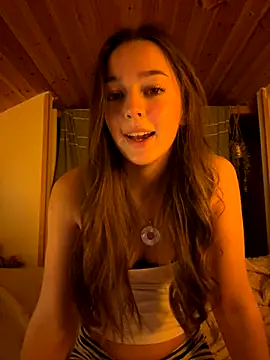 LillieOlive online show from December 14, 2025, 9:31 pm