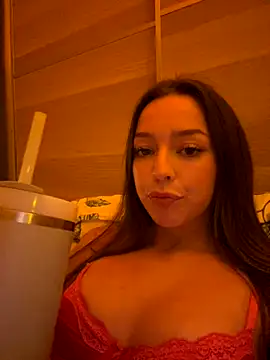 LillieOlive online show from September 28, 2025, 9:11 pm