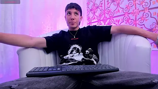 Snapshot of LittleDanny_ chatting on March 17, 2026, 3:15 pm LittleDanny online show from March 17, 2026, 3:15 pm