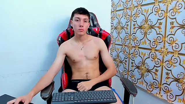 Snapshot of LittleDanny_ chatting on October 15, 2025, 4:04 pm LittleDanny online show from October 15, 2025, 4:04 pm