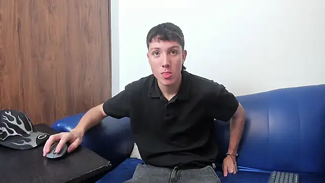 Snapshot of LittleDanny_ chatting on November 28, 2025, 5:13 pm LittleDanny online show from November 28, 2025, 5:13 pm