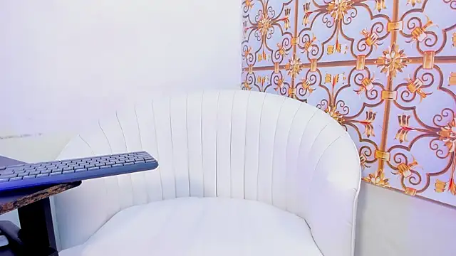 Snapshot of LittleDanny_ chatting on February 19, 2026, 10:29 pm LittleDanny online show from February 19, 2026, 10:29 pm