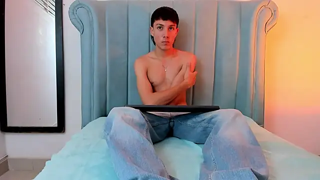 Snapshot of LittleDanny_ chatting on March 13, 2026, 3:50 pm LittleDanny online show from March 13, 2026, 3:50 pm