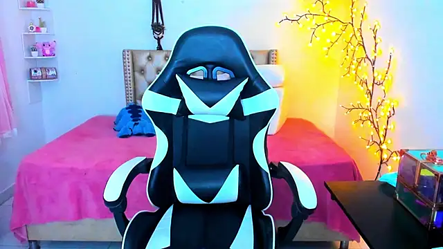 LenaStylesOA online show from November 25, 2025, 12:49 pm