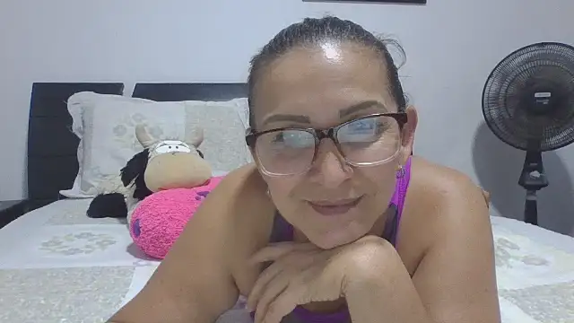 Snapshot of MiaVega chatting on October 21, 2025, 2:11 am MiaVega online show from October 21, 2025, 2:11 am