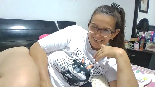 Snapshot of MiaVega chatting on November 29, 2025, 2:55 am MiaVega online show from November 29, 2025, 2:55 am