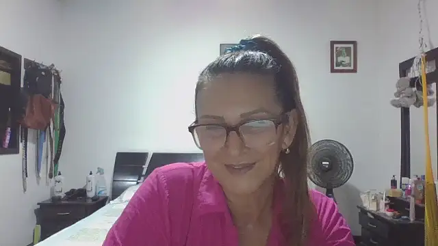Snapshot of MiaVega chatting on November 7, 2025, 2:54 pm MiaVega online show from November 7, 2025, 2:54 pm