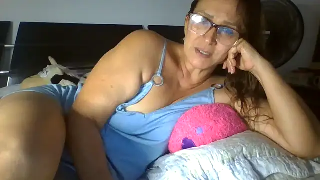 Snapshot of MiaVega chatting on November 24, 2025, 2:11 am MiaVega online show from November 24, 2025, 2:11 am