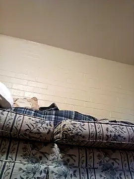 jizzyglizzy92 online show from February 14, 2026, 9:59 pm