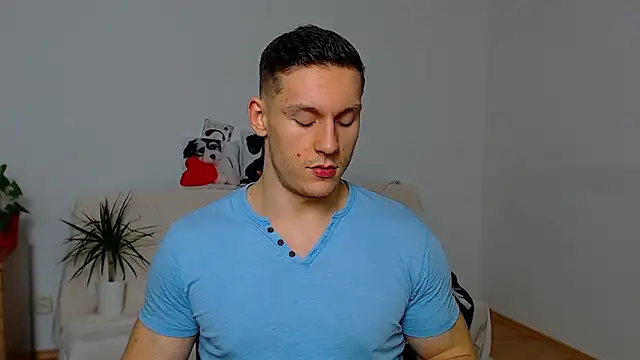 Snapshot of ZeinMiracles chatting on November 14, 2025, 11:41 pm ZeinMiracles online show from November 14, 2025, 11:41 pm