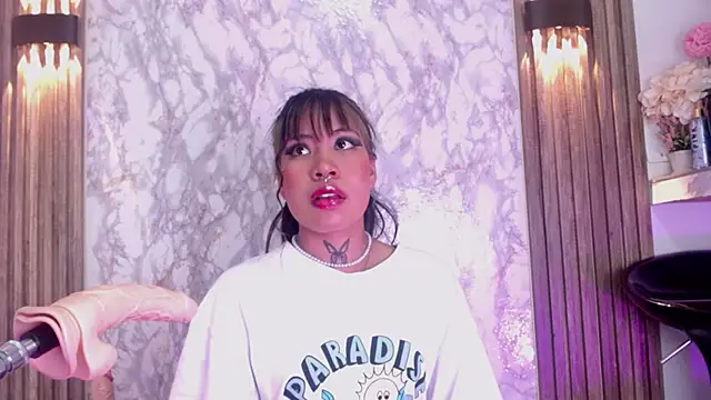 Snapshot of Georgina_Astor chatting on October 15, 2025, 9:34 pm Georgina Astor online show from October 15, 2025, 9:34 pm