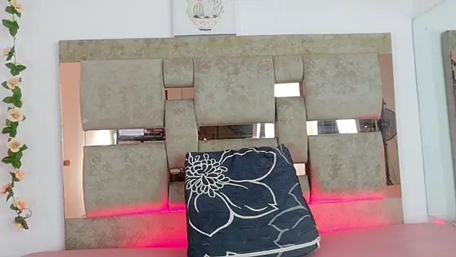 Natasha-Adams online show from November 30, 2025, 6:30 pm