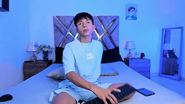 Snapshot of Hyunjin_Son chatting on October 19, 2025, 8:44 pm Hyunjin Son online show from October 19, 2025, 8:44 pm