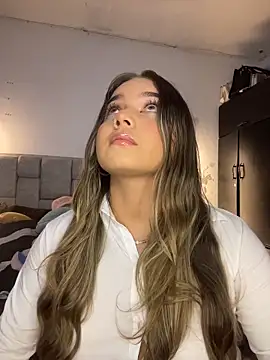 AnnyLopezzz  online show from March 8, 2026, 4:38 am