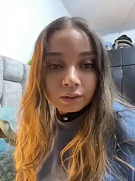 Snapshot of AnnyLopezzz_ chatting on June 12, 2026, 6:11 am AnnyLopezzz online show from June 12, 2026, 6:11 am