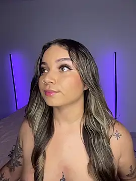 AnnyLopezzz  online show from November 5, 2025, 4:15 am