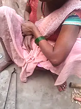 Snapshot of parmila203 chatting on March 24, 2026, 1:27 am parmila203 online show from March 24, 2026, 1:27 am