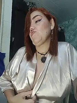 MayaLuna1 online show from December 17, 2025, 3:28 pm