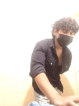 Snapshot of Goodmens5 chatting on December 2, 2025, 12:18 pm Goodmens5 online show from December 2, 2025, 12:18 pm