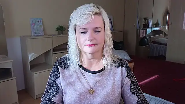 Snapshot of Vina_Vision chatting on October 9, 2025, 11:11 am Vina Vision online show from October 9, 2025, 11:11 am