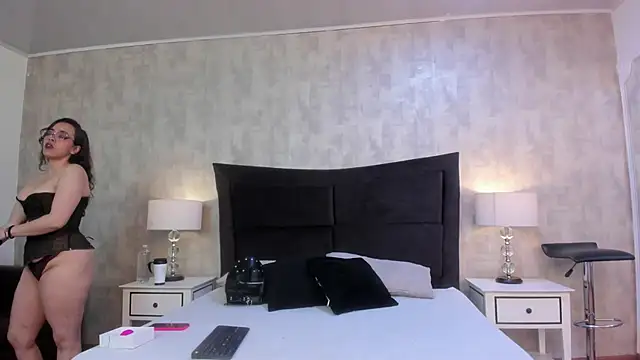 BarbaraLeython1 online show from October 9, 2025, 3:12 pm