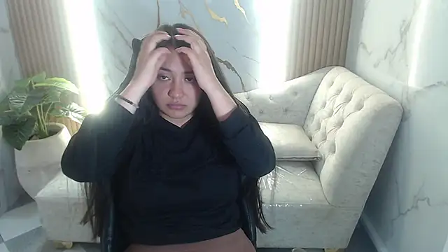 Snapshot of Ivony18_b chatting on October 16, 2025, 8:11 am Ivony18 b online show from October 16, 2025, 8:11 am