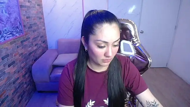 Snapshot of Ivony18_b chatting on September 9, 2025, 3:16 am Ivony18 b online show from September 9, 2025, 3:16 am