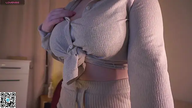 Snapshot of LakeshiaVodopich chatting on October 12, 2025, 9:10 am LakeshiaVodopich online show from October 12, 2025, 9:10 am