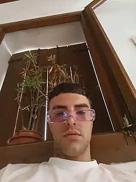 Snapshot of David_leons chatting on May 25, 2026, 10:14 am David leons online show from May 25, 2026, 10:14 am