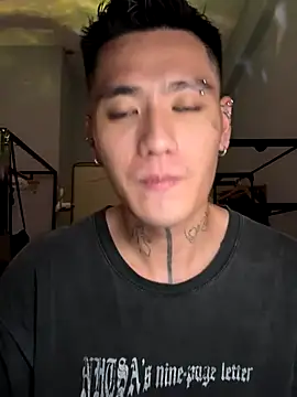 Snapshot of marz-z7-o chatting on October 26, 2025, 1:44 pm marz-z7-o online show from October 26, 2025, 1:44 pm