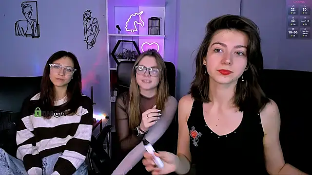 Snapshot of veronica_bubble chatting on December 5, 2025, 8:17 pm veronica bubble online show from December 5, 2025, 8:17 pm