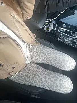 Snapshot of valori chatting on December 4, 2025, 8:24 am valori online show from December 4, 2025, 8:24 am